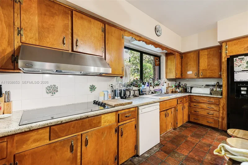 2650 Hilola St, Miami, Florida, United States. - Photo 11