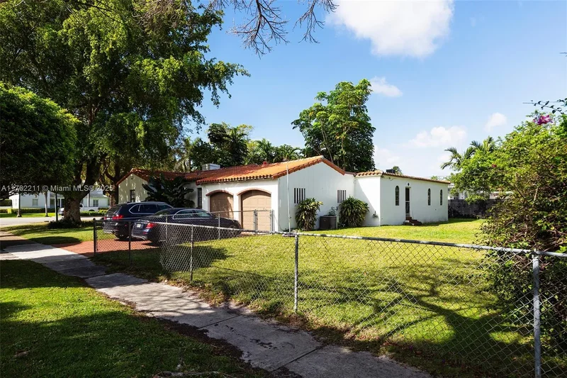 485 NE 96th St, Miami, Florida, United States. - Photo 2
