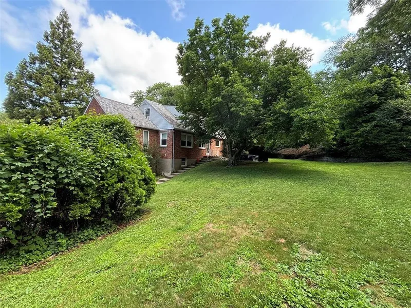 13 Laurel Drive, Great Neck, New York, United States. - Photo 2