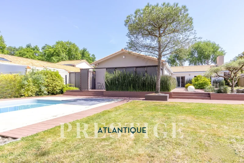 PRESTIGE VILLA - SINGLE STORY 241M2 - 5 BEDROOMS - POOL - GUEST HOUSE - GARAGE