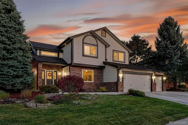 Single Family Residence in Highlands Ranch