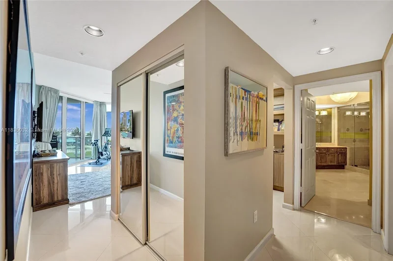 6051 N Ocean Dr 404, Hollywood, Florida, United States. - Photo 17