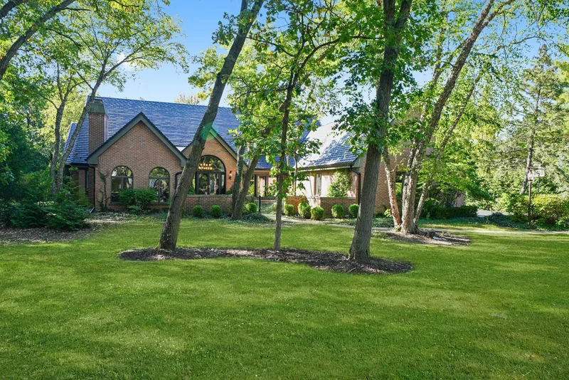 39 Deverell Drive , North Barrington, IL 60010-6924, Barrington Hills, Illinois, United States. - Photo 37