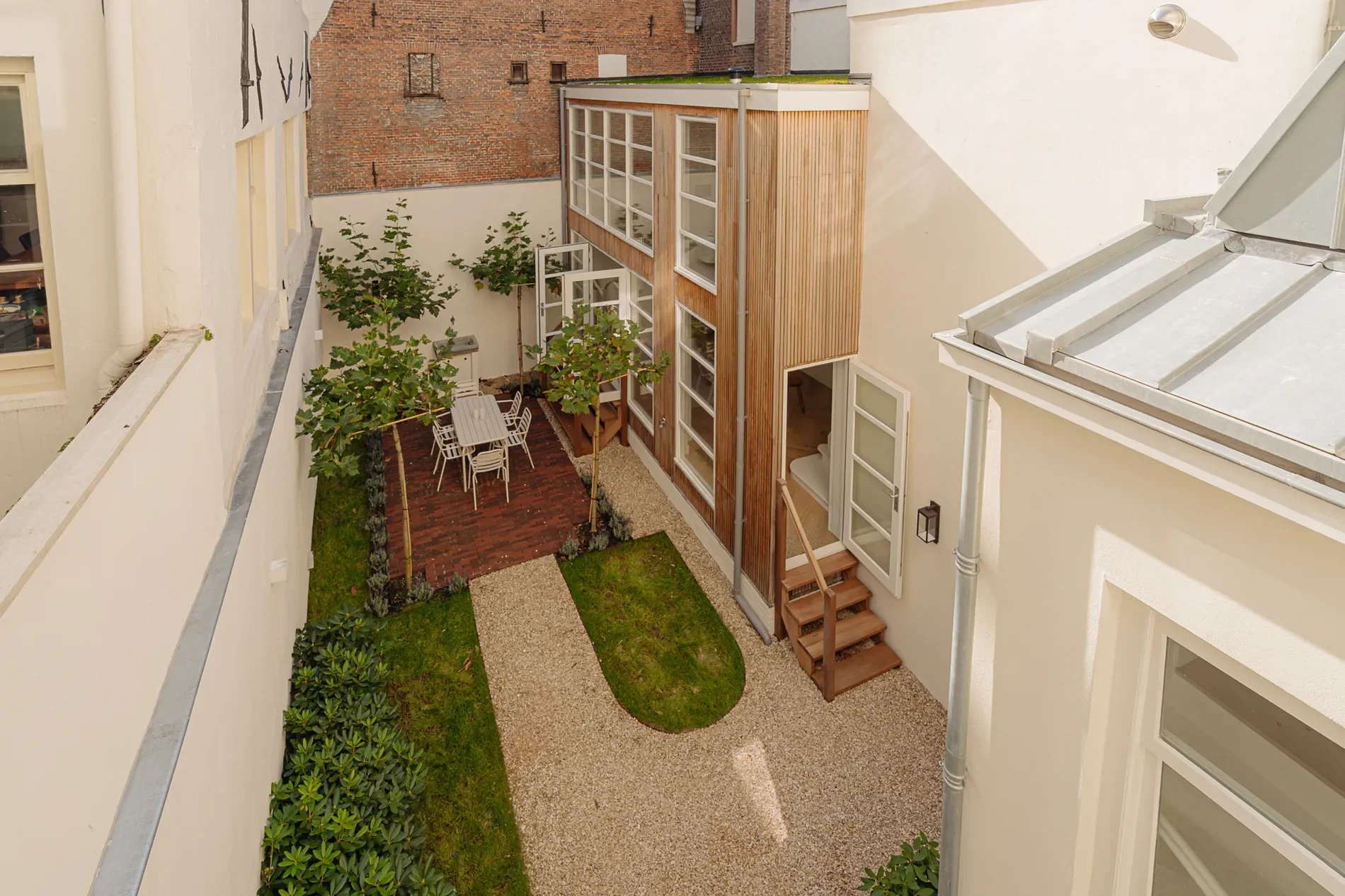 Exterior photo 6