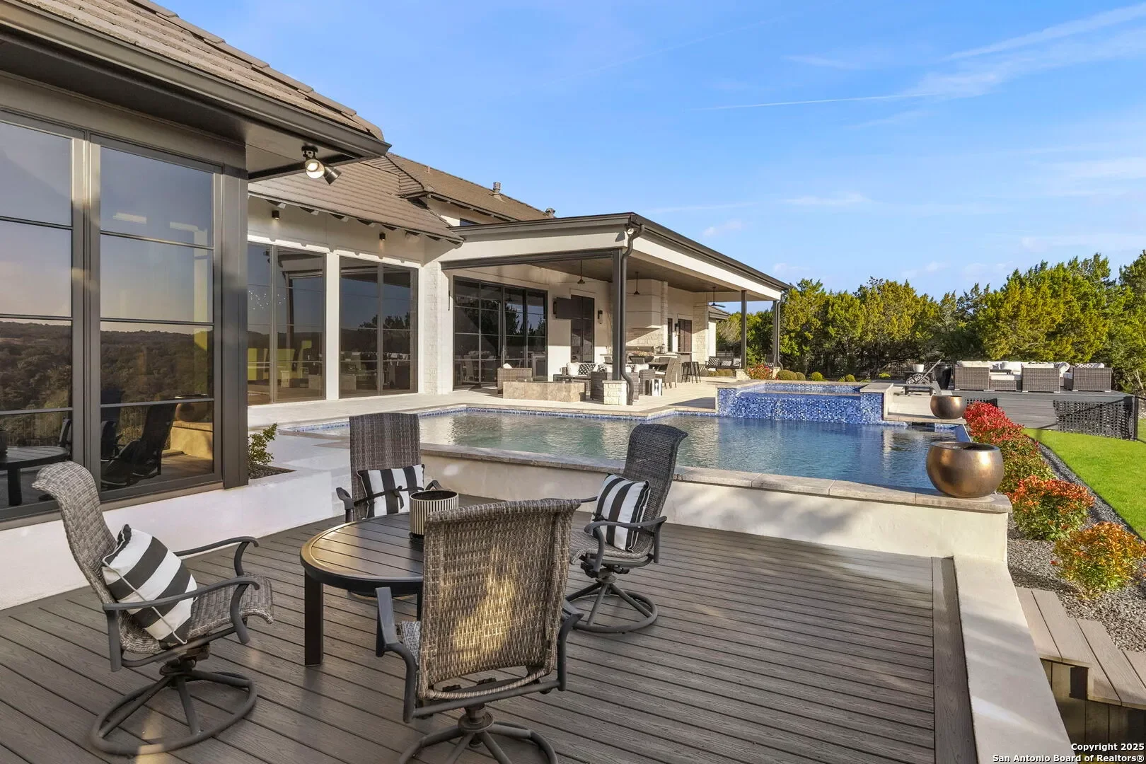 Exterior photo 9