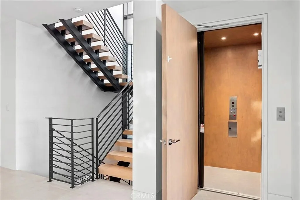 304 Poppy Ave, Newport Beach, California, United States. - Photo 12