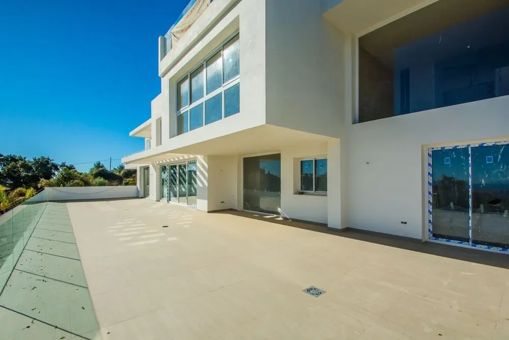 Exterior photo 4