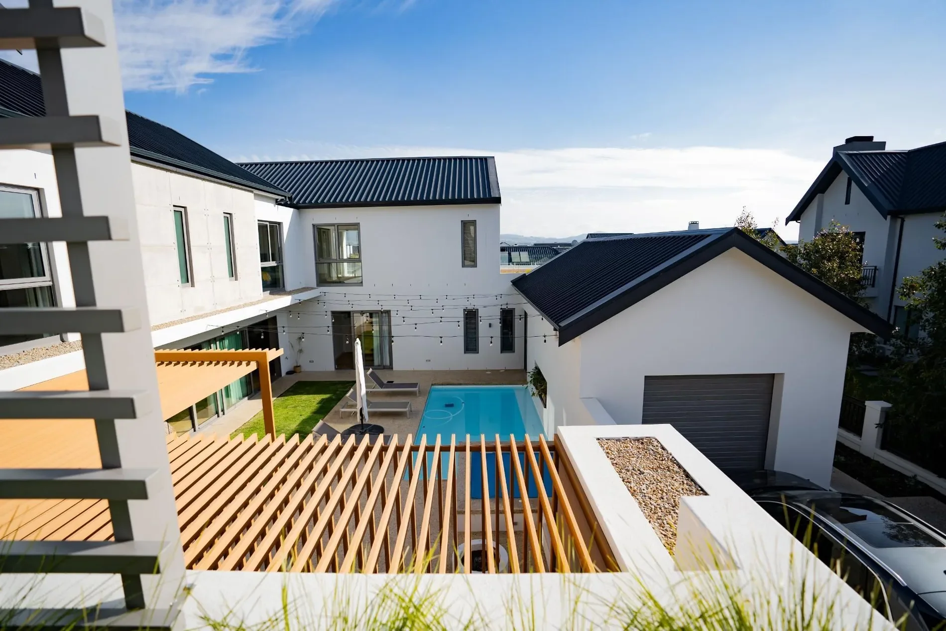Exterior photo 5