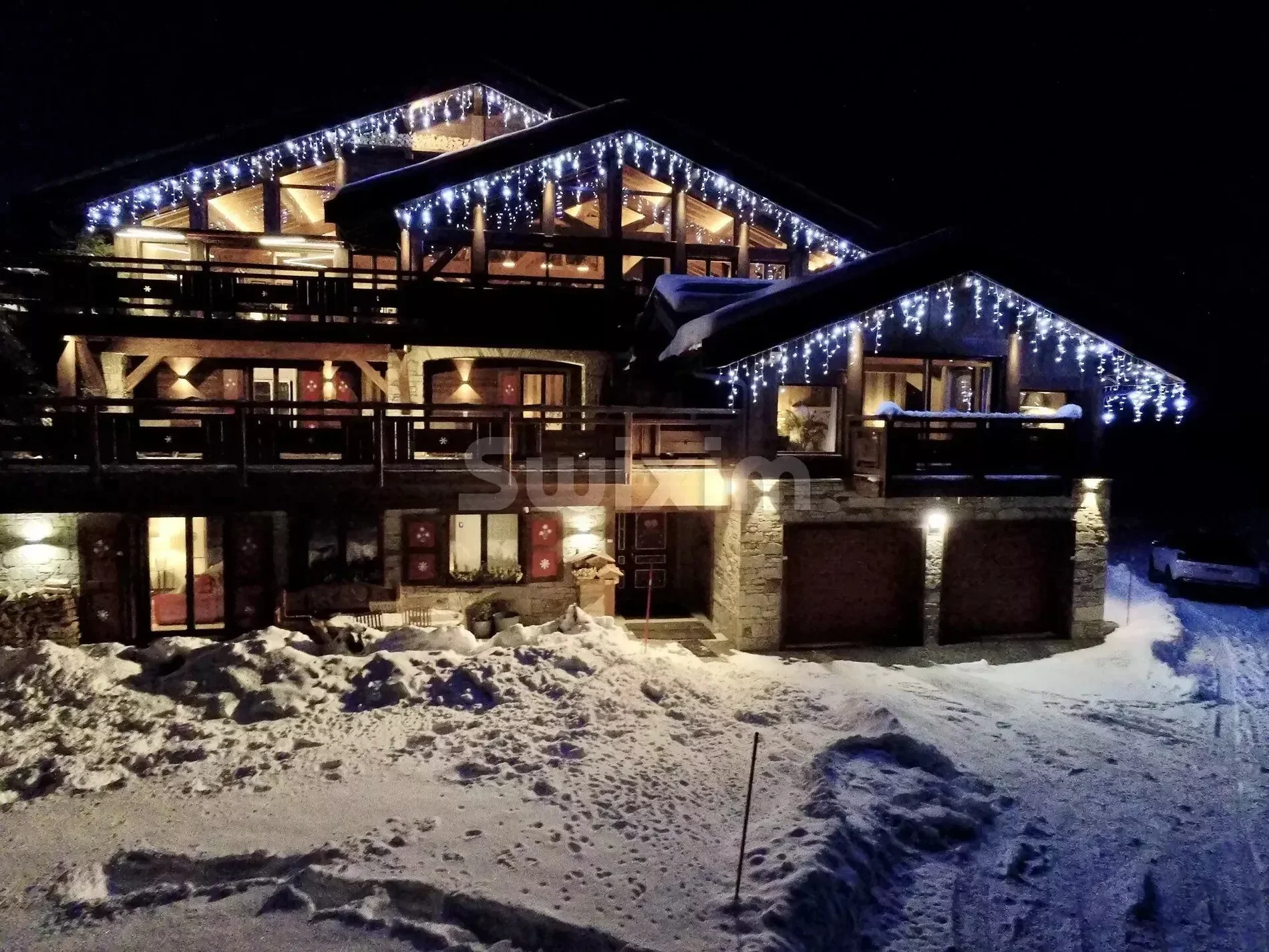 Exterior photo 4