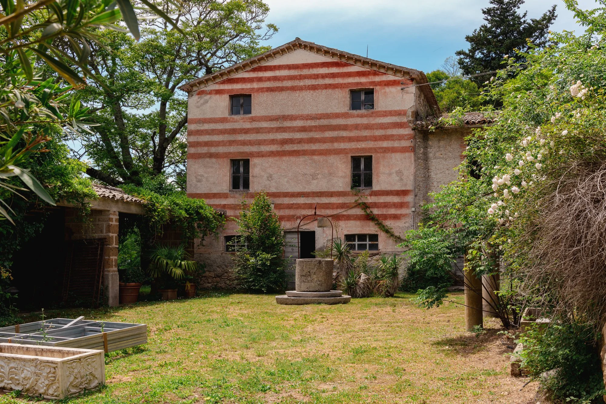 Exterior photo 4