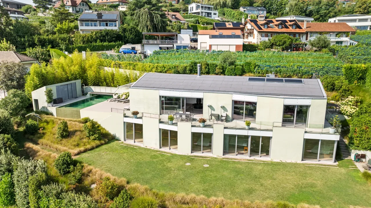 Exterior photo 5