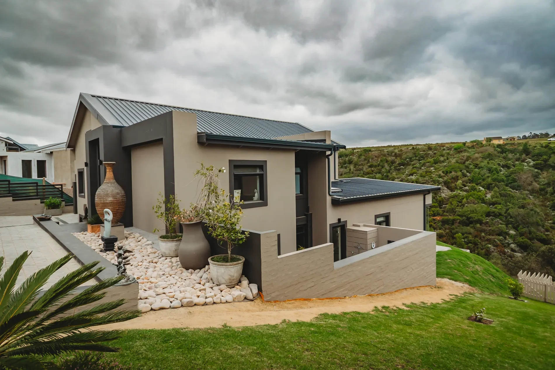 Exterior photo 4