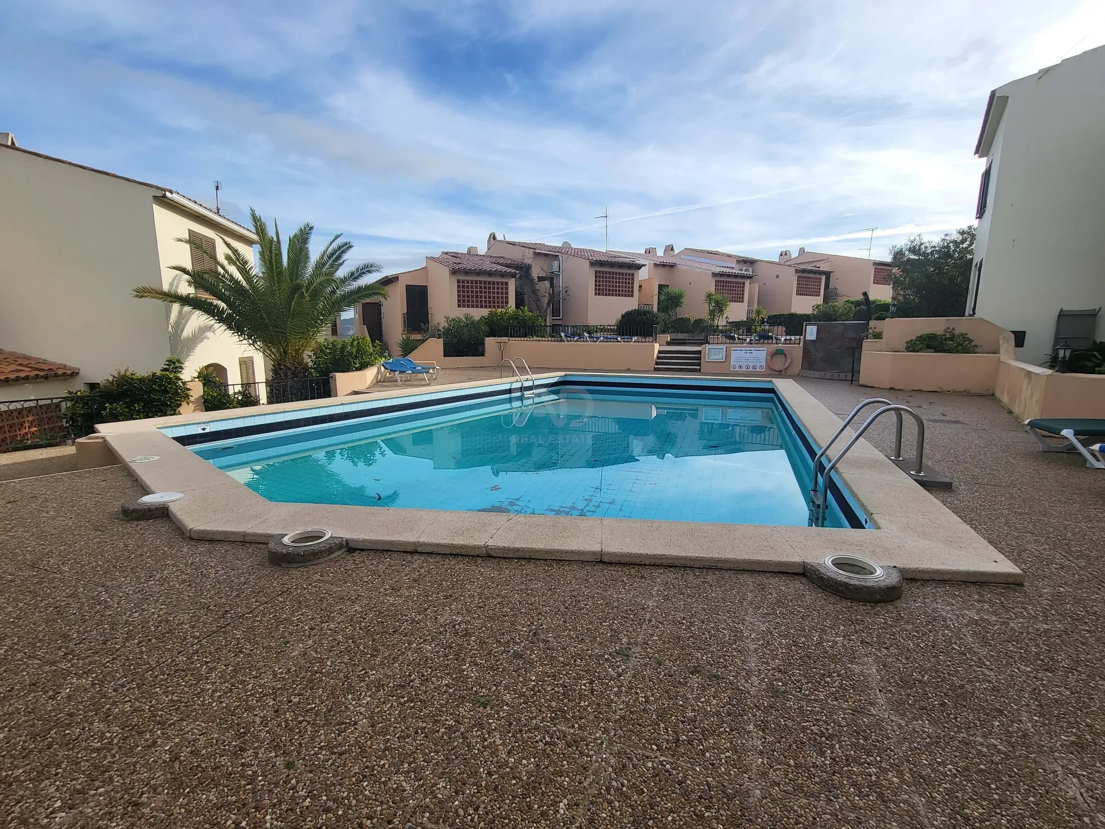 Exterior photo 7