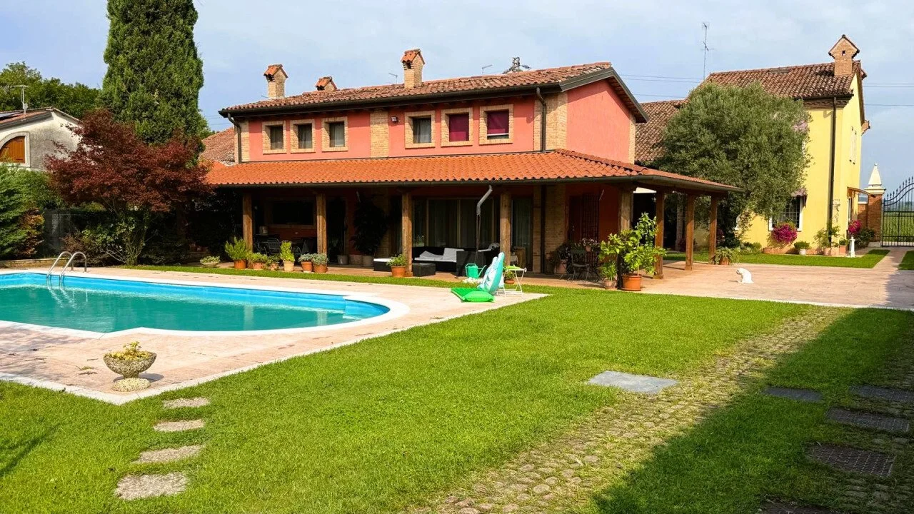 Exterior photo 3