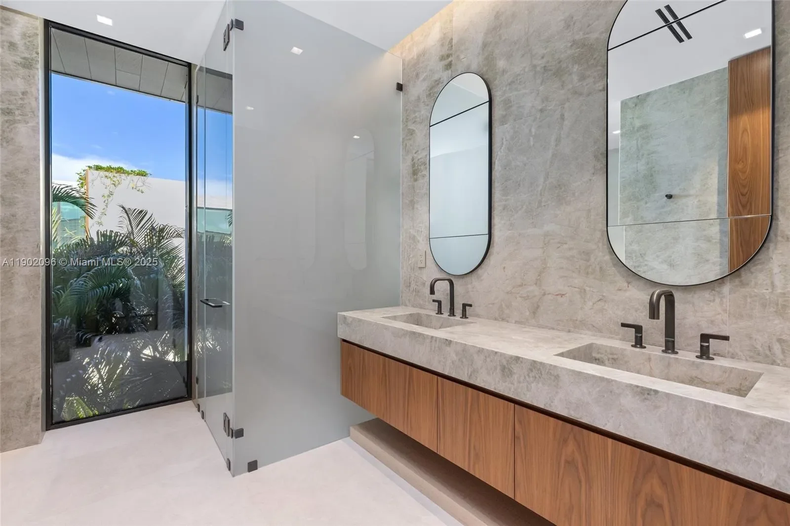 11404 N Bayshore Dr, North Miami Beach, Florida, United States. - Photo 38