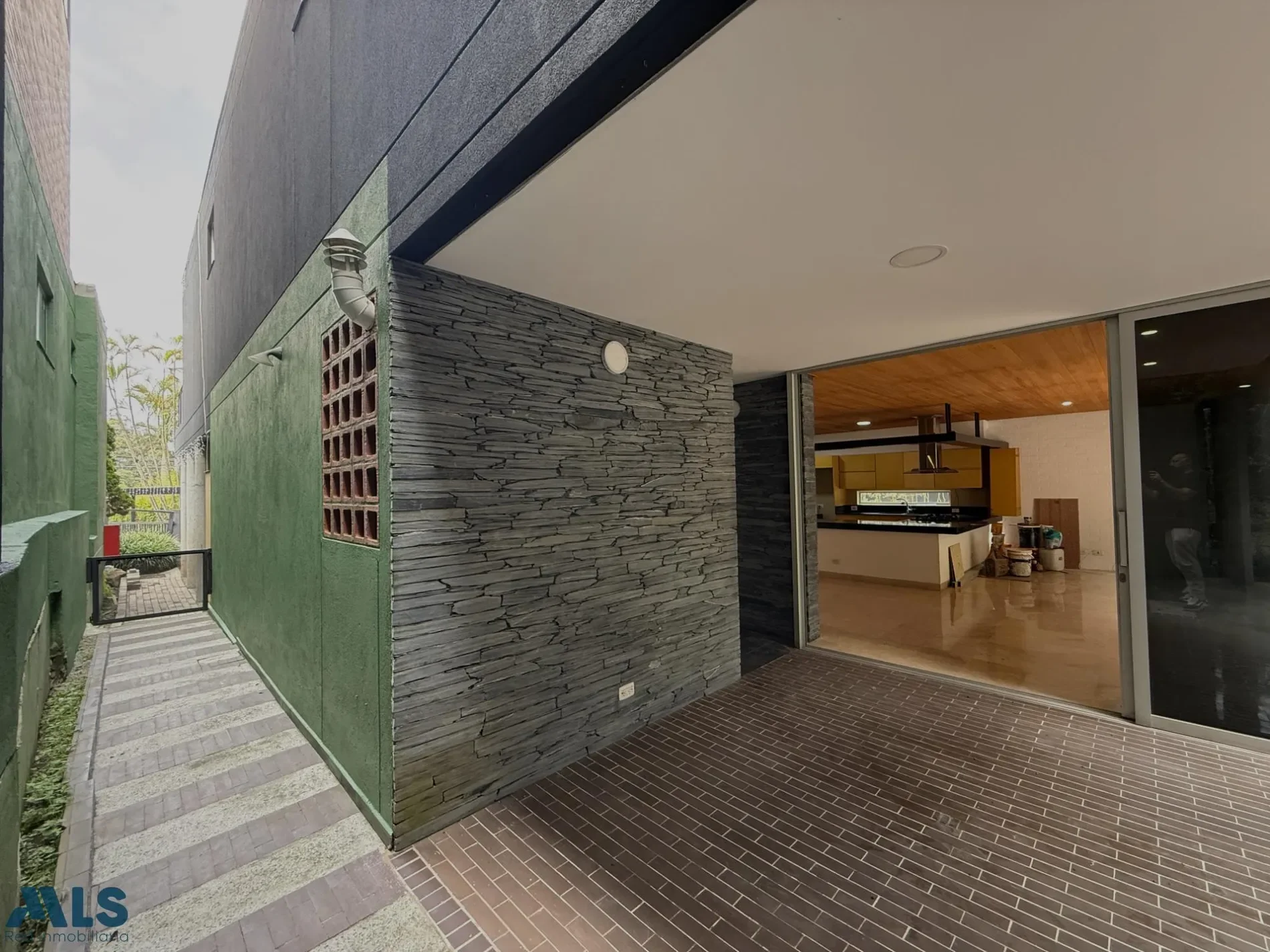 Exterior photo 11
