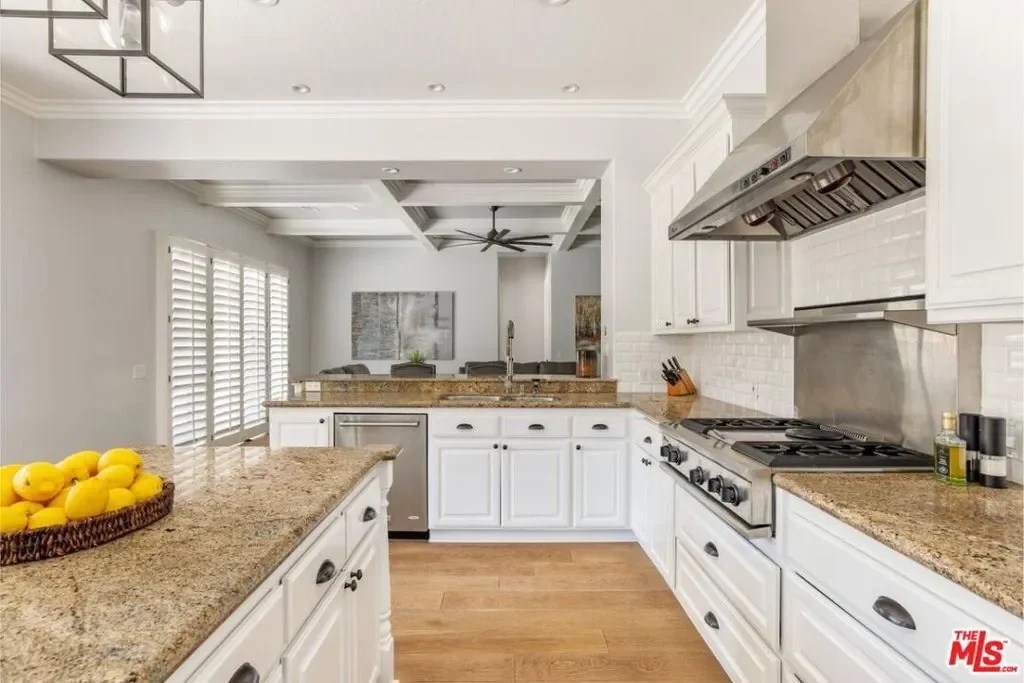 22623 Califa Street, Los Angeles, California, United States. - Photo 9