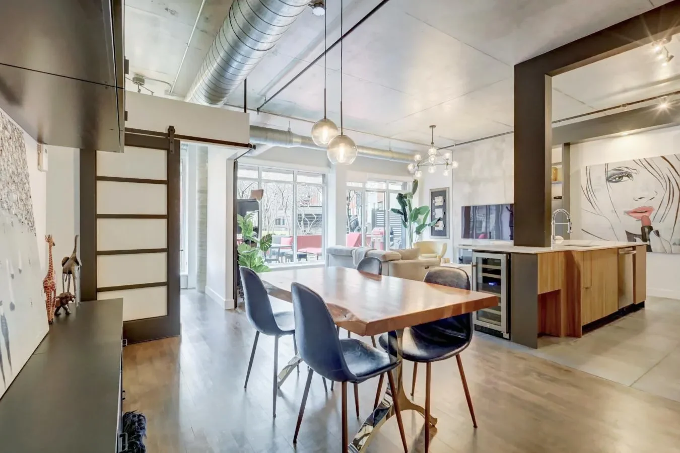 555, Rue de la Commune Ouest, Montréal, Quebec, Canada. - Photo 14