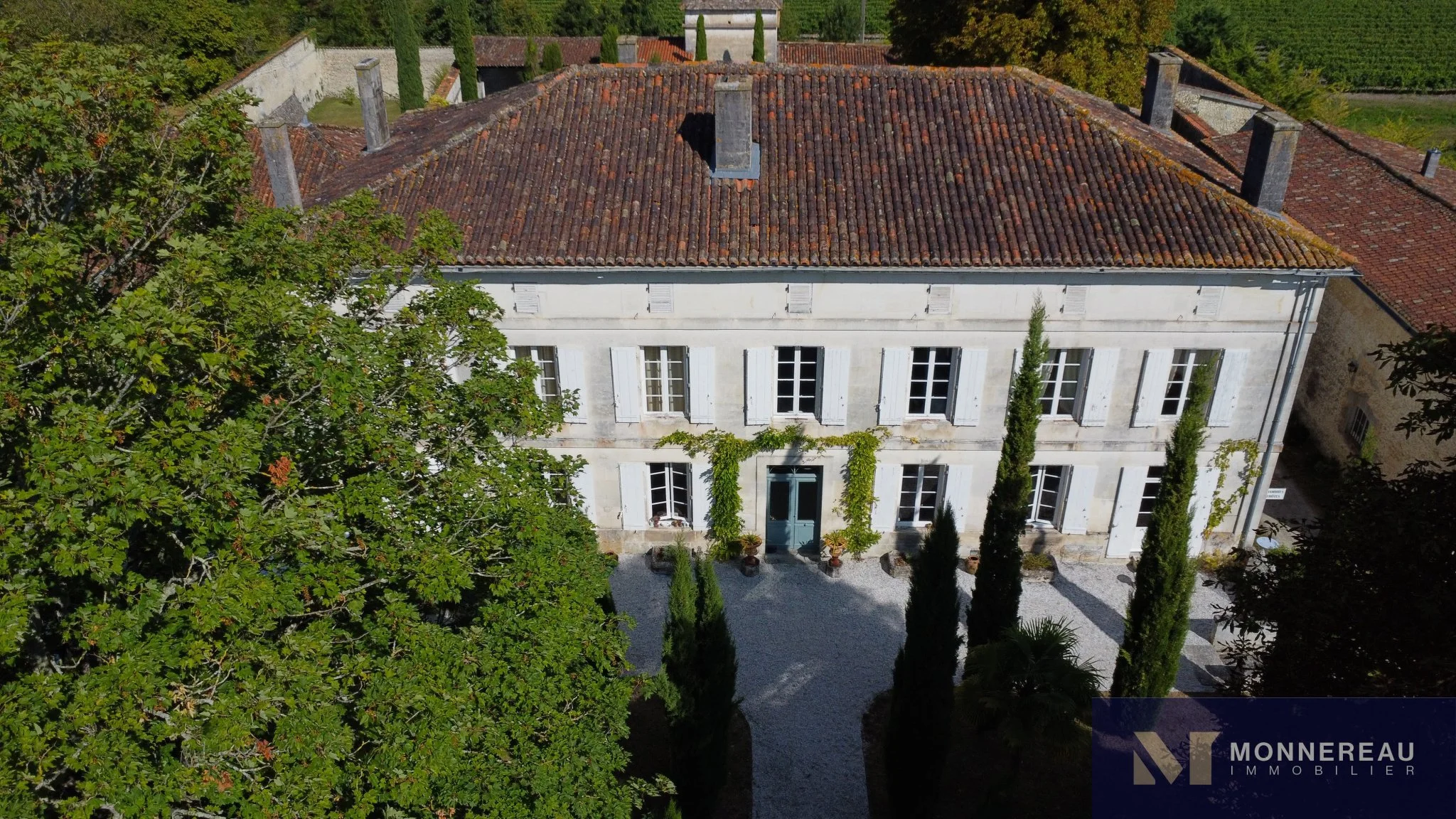 Exterior photo 5