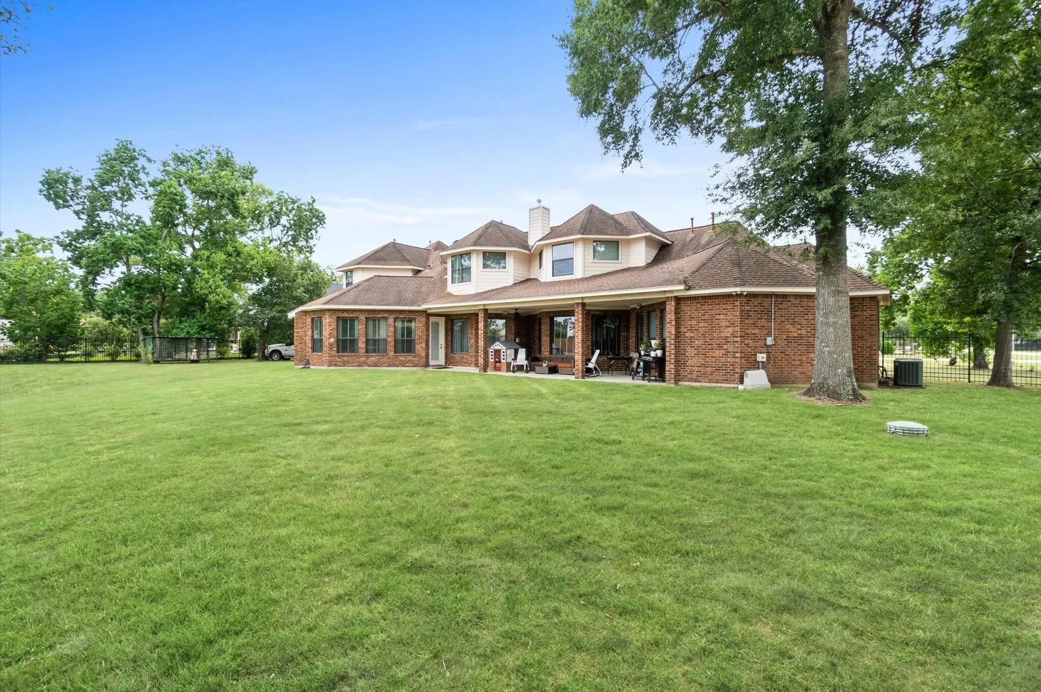 Exterior photo 6