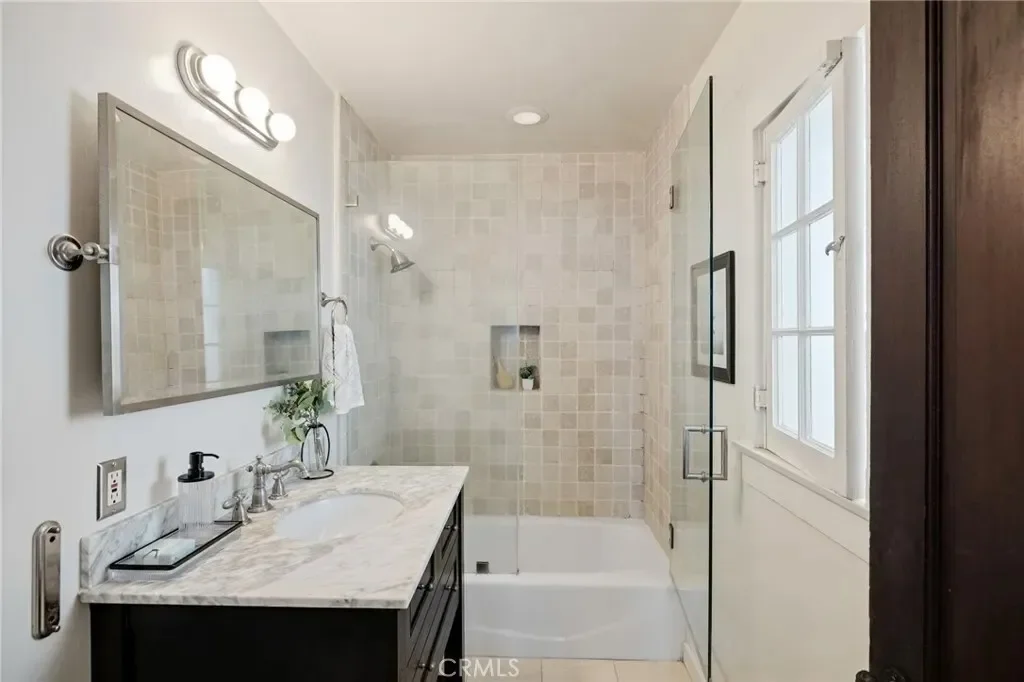 525 Manhattan Beach Boulevard, Manhattan Beach, California, United States. - Photo 12