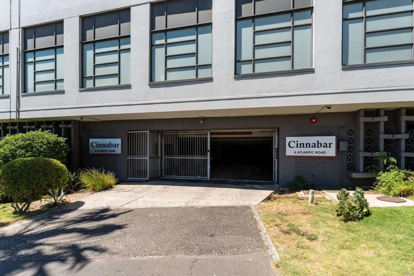 Exterior photo 6