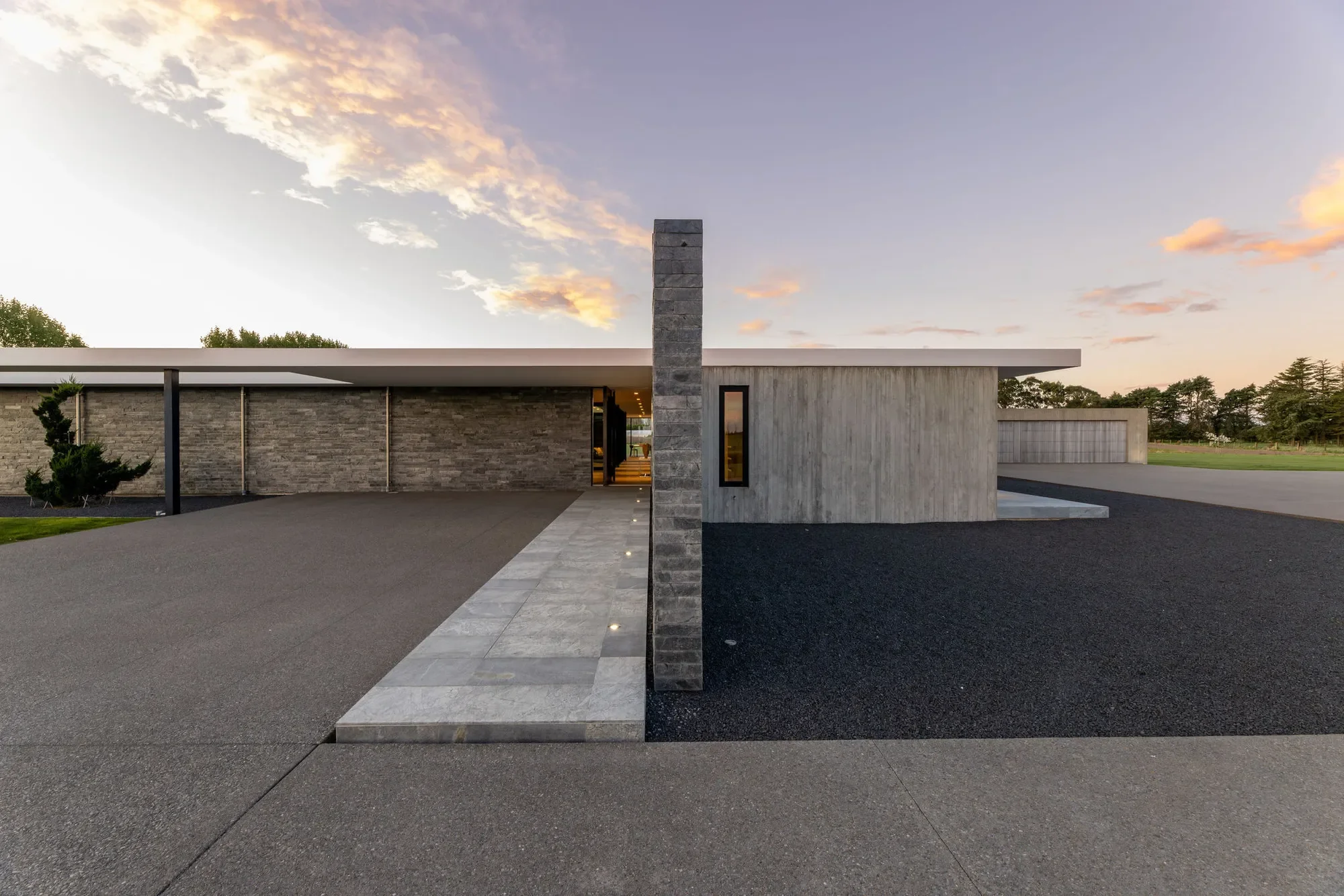 Exterior photo 3