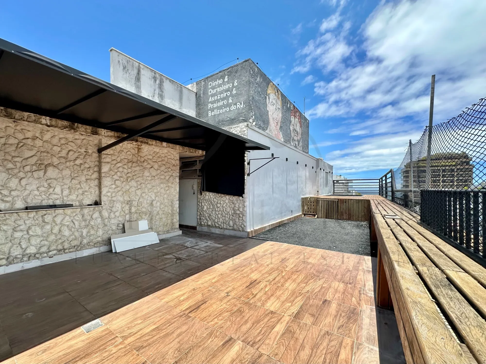 Exterior photo 3