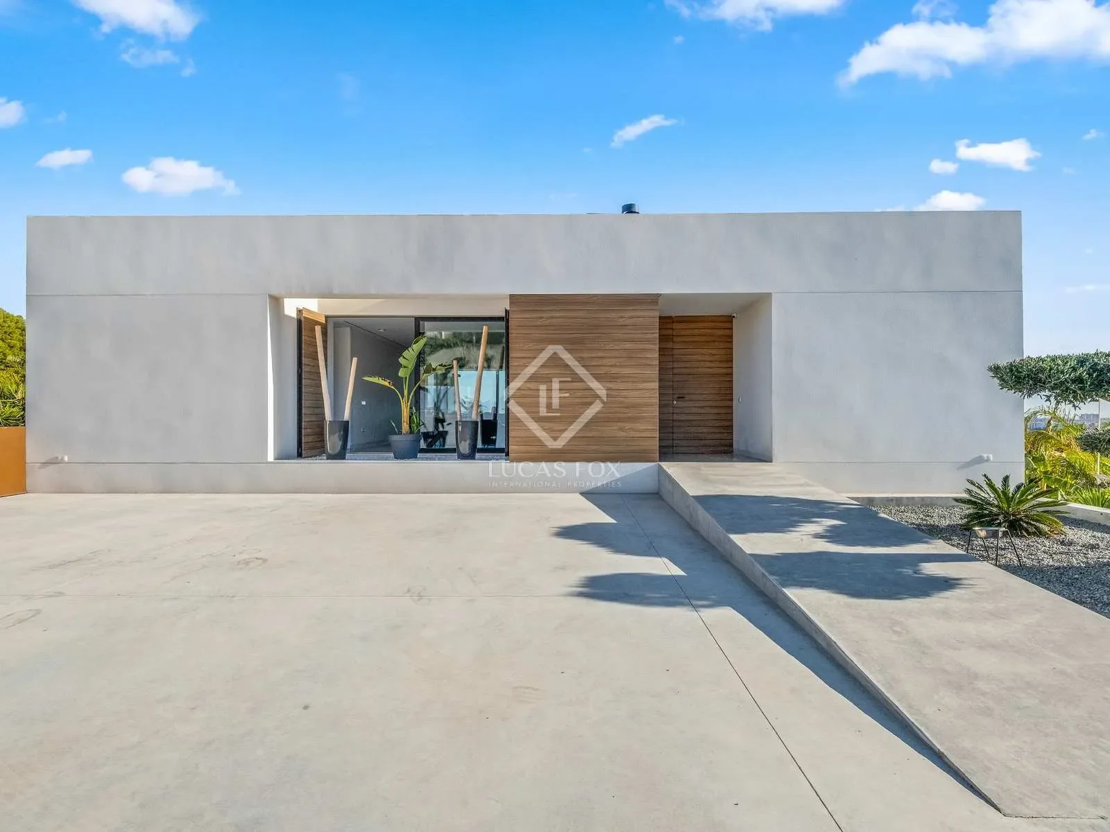 Exterior photo 9
