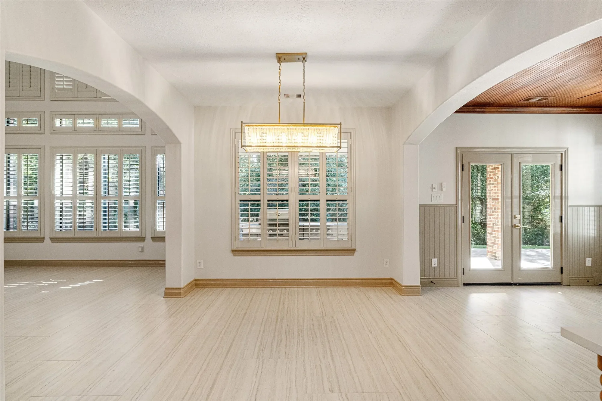 10332 Hunter Creek Lane, Conroe, TX 77304, Conroe, Texas, United States. - Photo 2