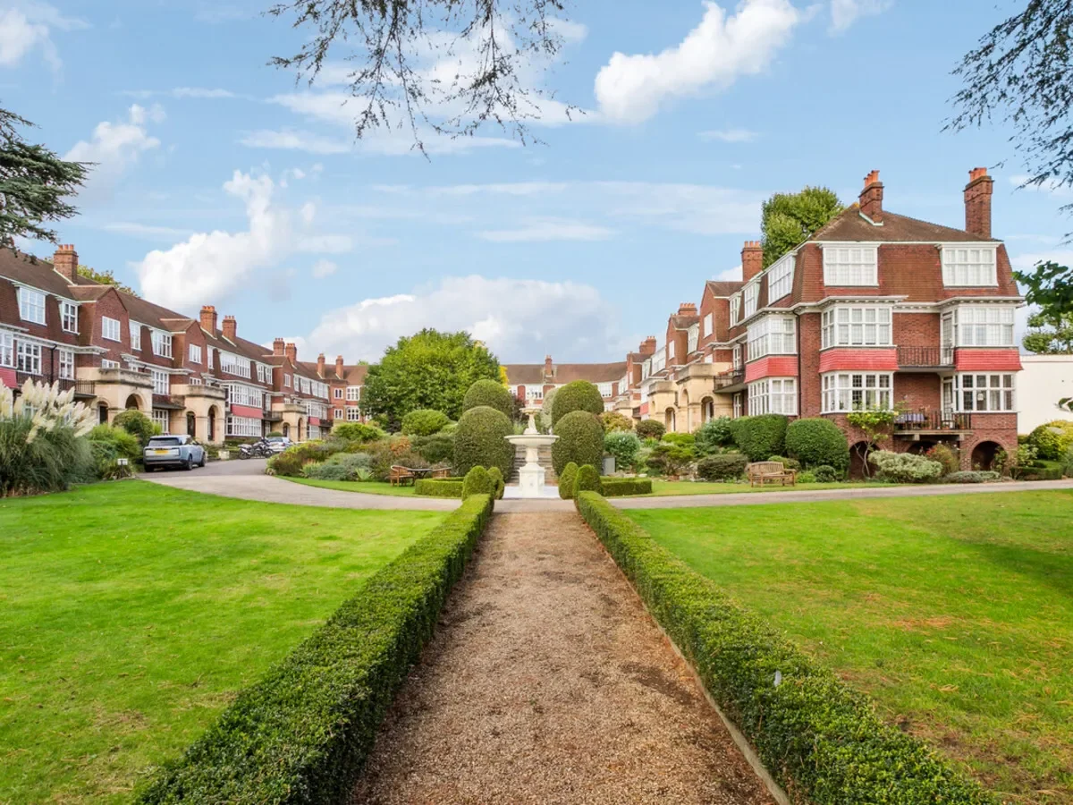 Friars Lane, London, TW9, Richmond, England, United Kingdom. - Photo 3