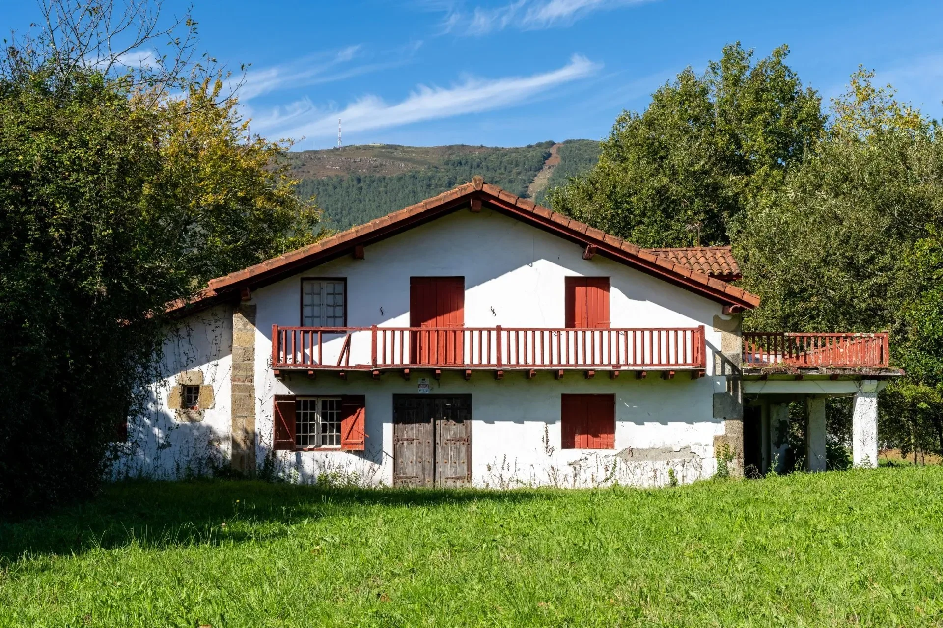 Exterior photo 4