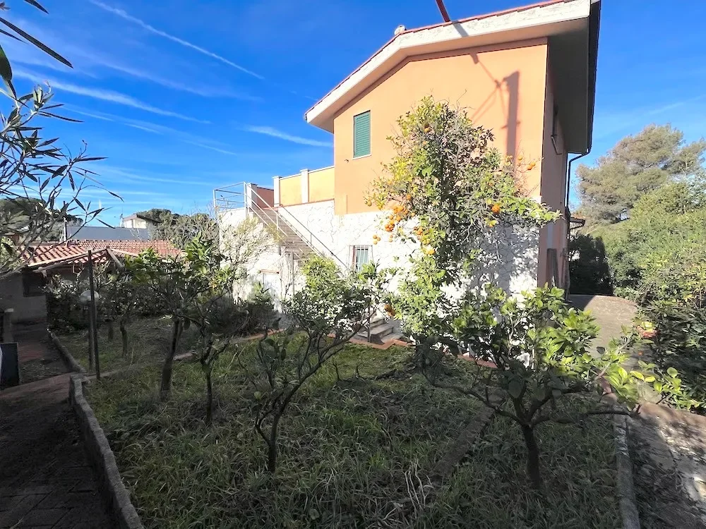 Exterior photo 12
