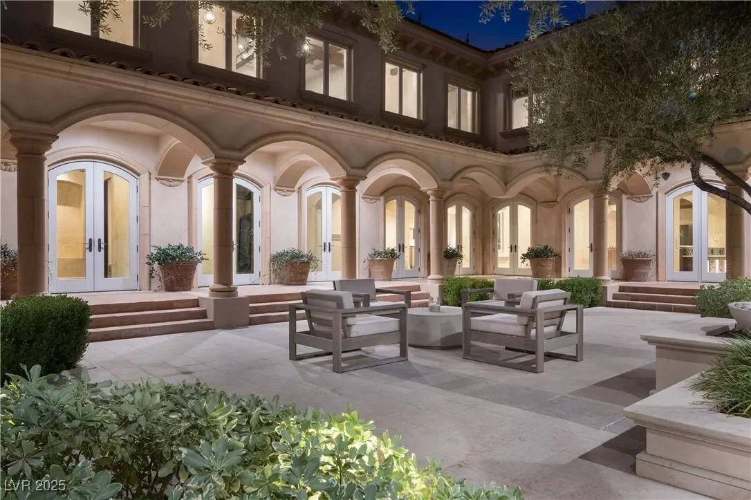 9017 Grove Crest Lane, Las Vegas, Nevada, United States. - Photo 33