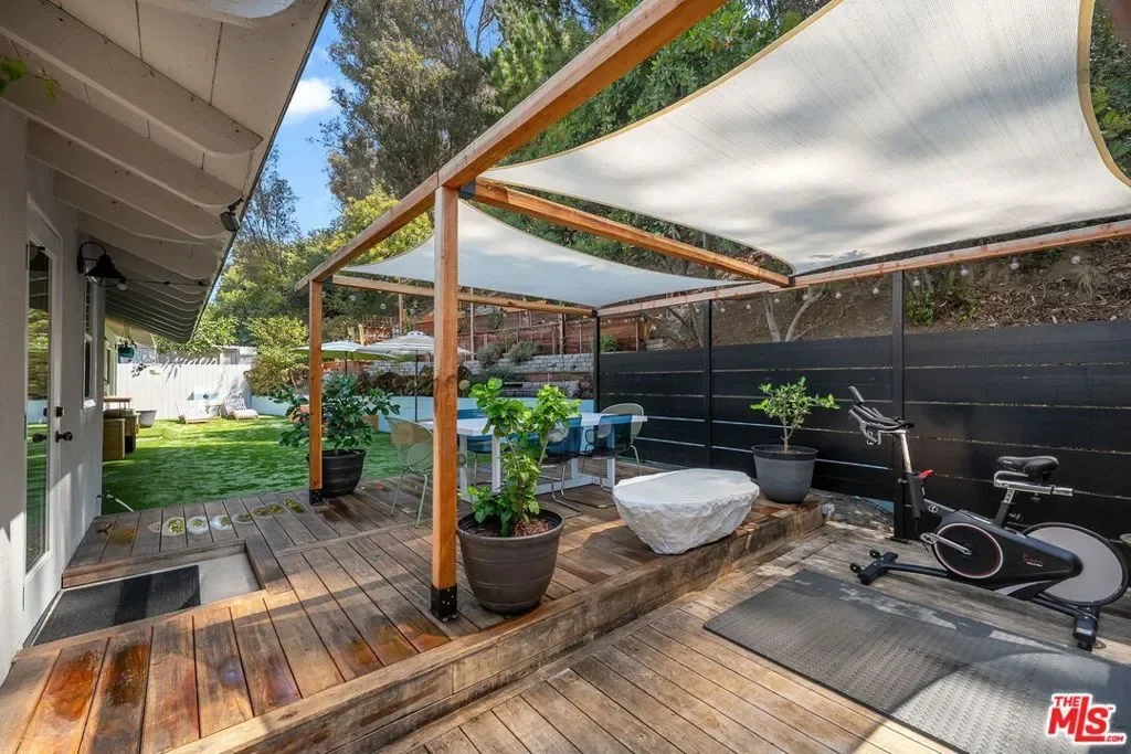 4406 Don Diablo Drive, Los Angeles, California, United States. - Photo 15