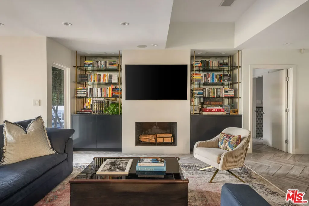 2137 Sunset Plaza Drive, Los Angeles, California, United States. - Photo 11