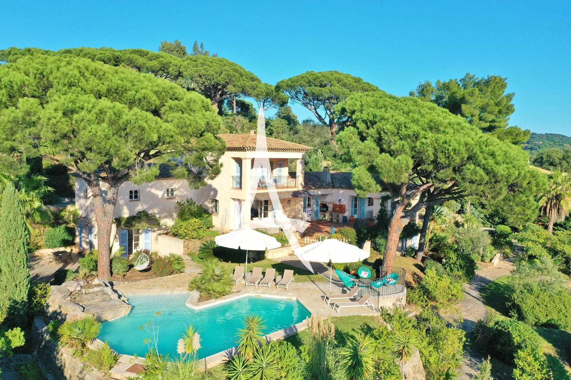 Gigaro, Domaine sécurisé, Vue mer, luxe et sérénité pour cette propriété familiale de 5 chambres