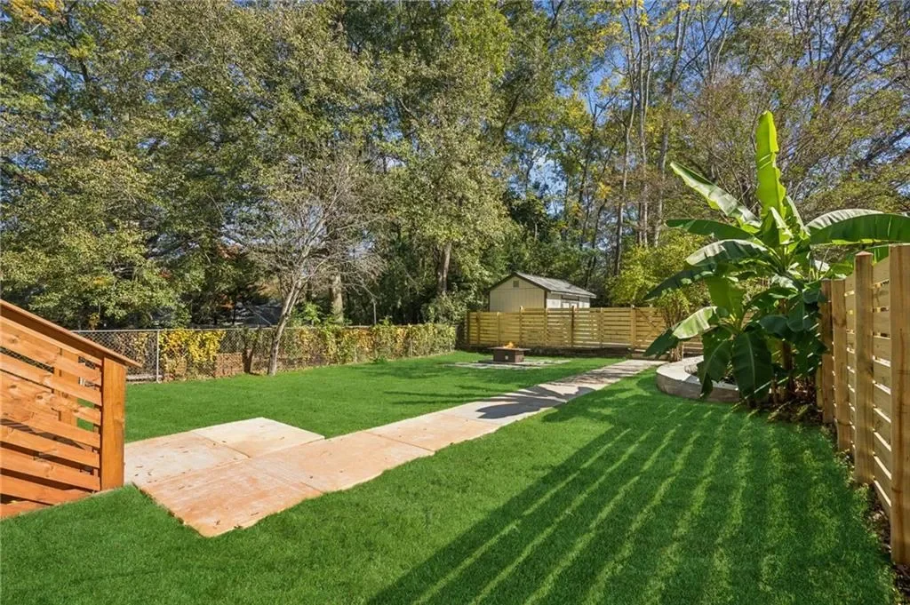 Exterior photo 6