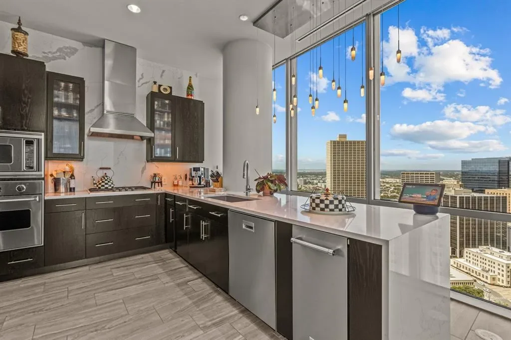 1301 Throckmorton Street 2402, Fort Worth, Texas, United States. - Photo 14