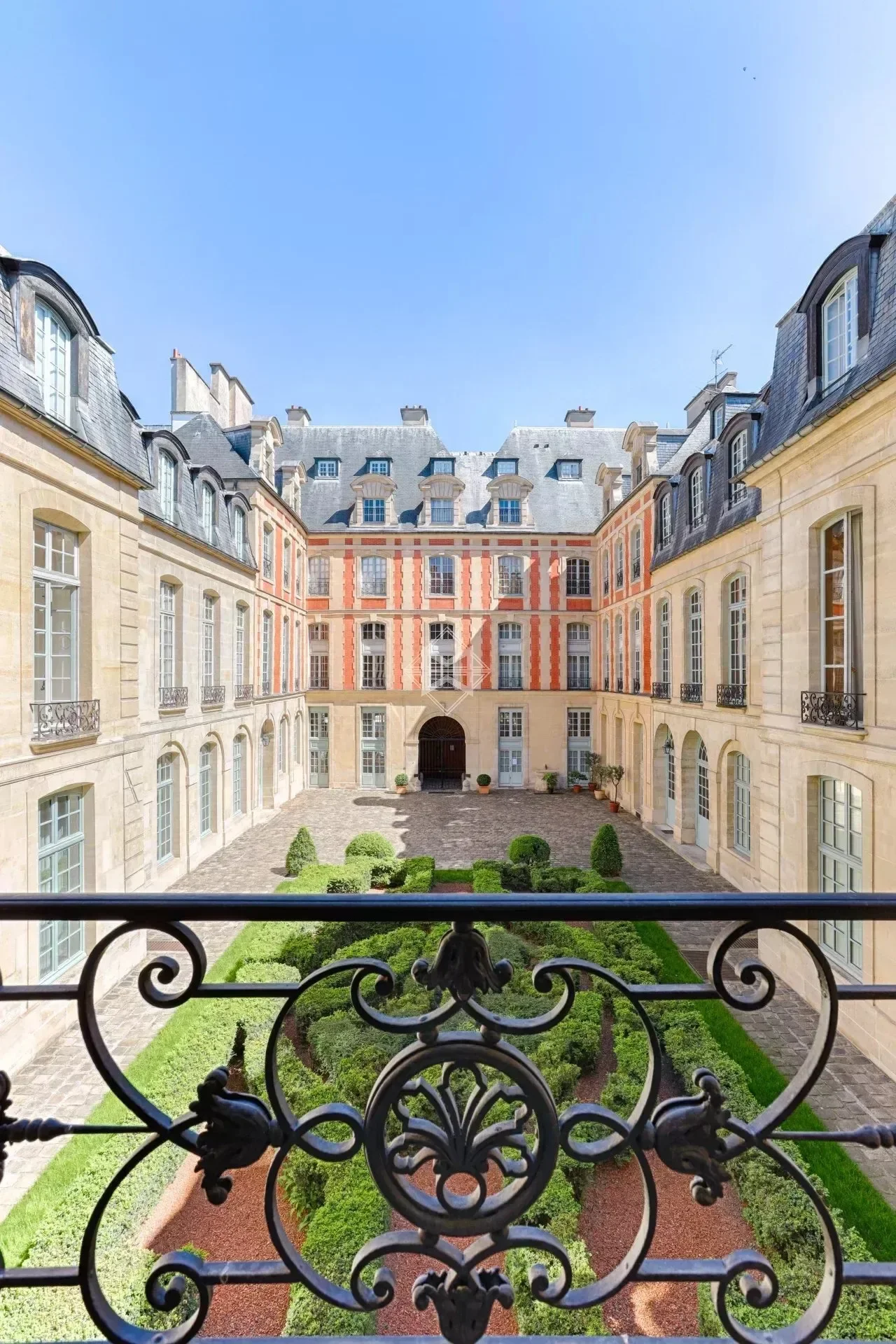 Paris, Île-de-France, France. - Photo 7