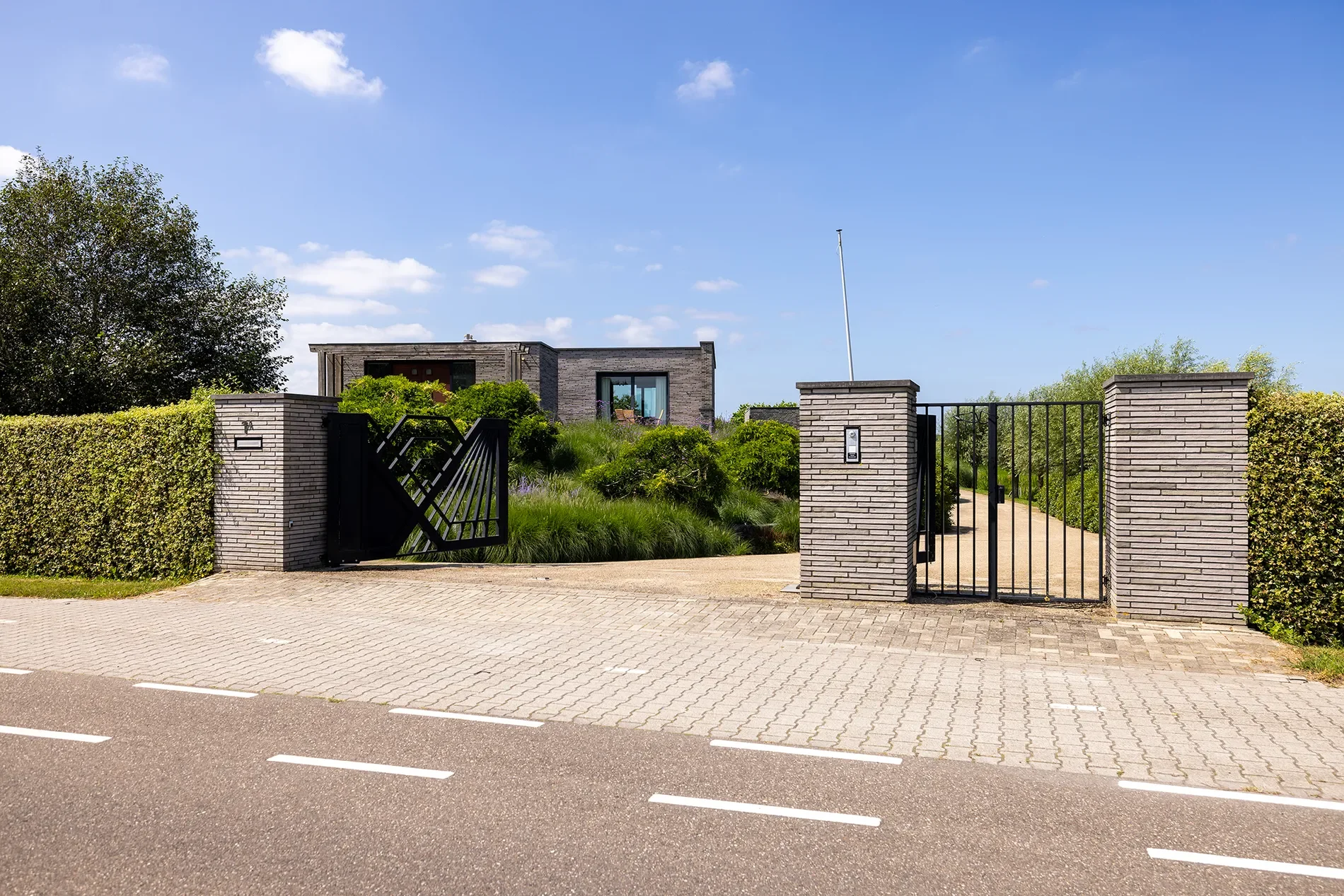 Exterior photo 10