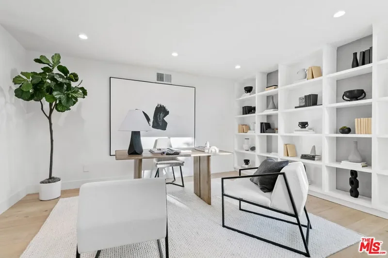 18101 Green Meadow Drive, Los Angeles, California, United States. - Photo 2