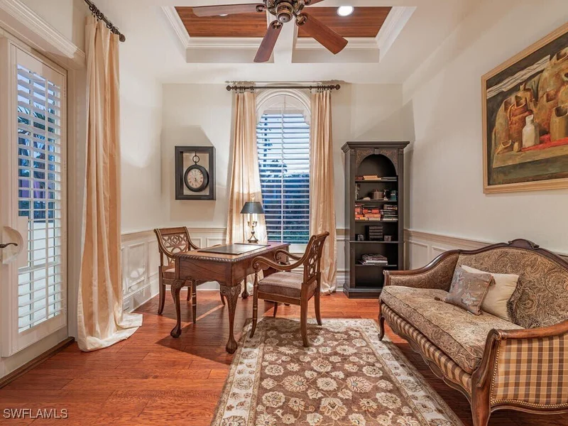 Single Family Residence in Naples