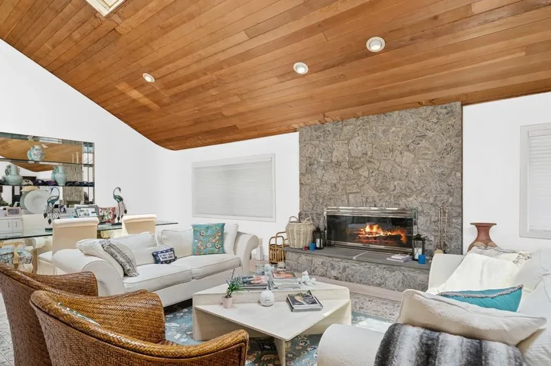 61 Hidden Cove Ct, Southampton, New York, United States. - Photo 2