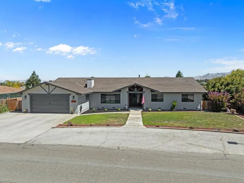 4 Bedrooms Single Family Detached