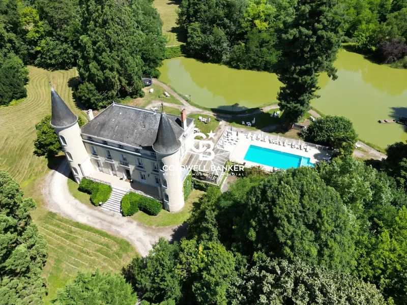 Tournon-Saint-Pierre Castle