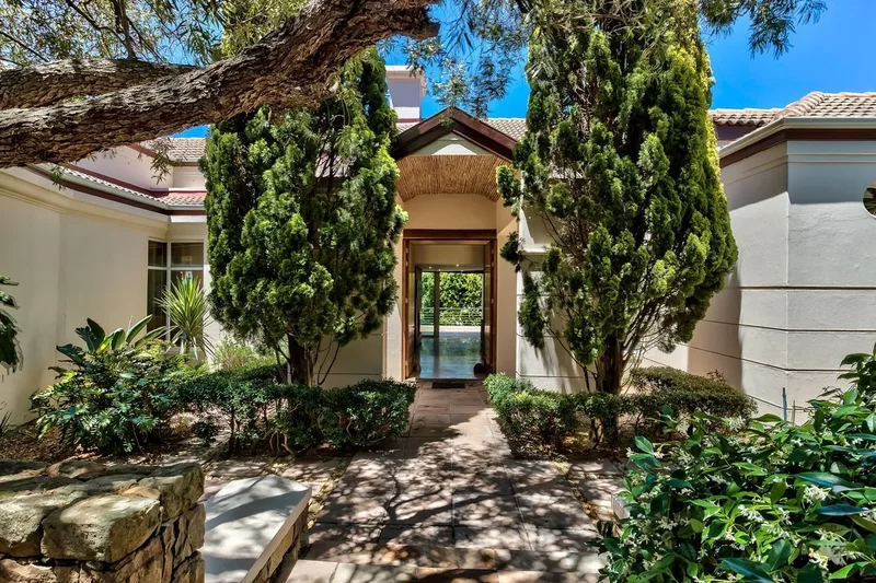 LARGE FAMILY HOME OR GUESTHOUSE POTENTIAL