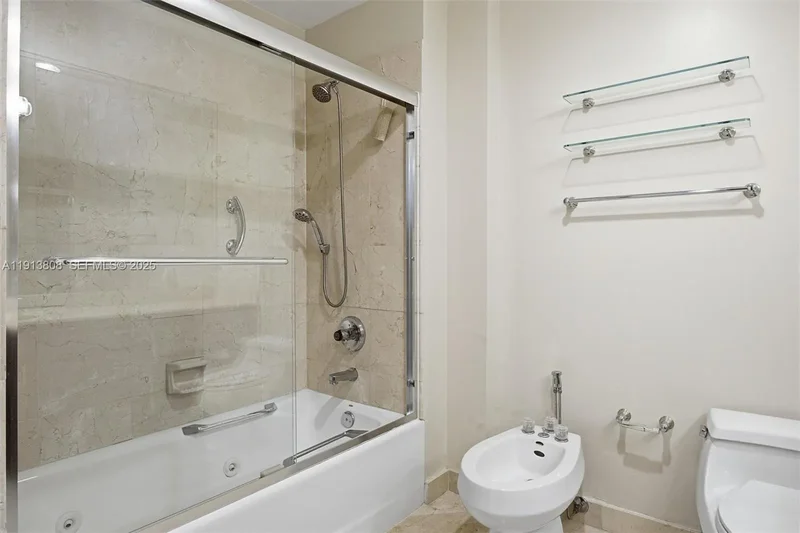 888 Brickell Key Dr 1903, Miami, Florida, United States. - Photo 15