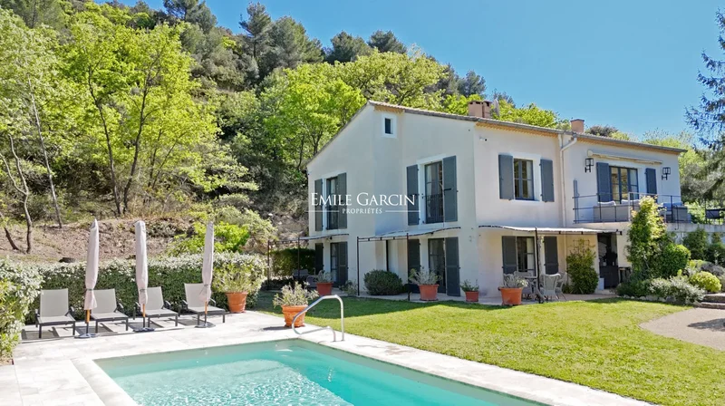 For sale - Ménerbes - Peace and quiet in the heart of the Luberon