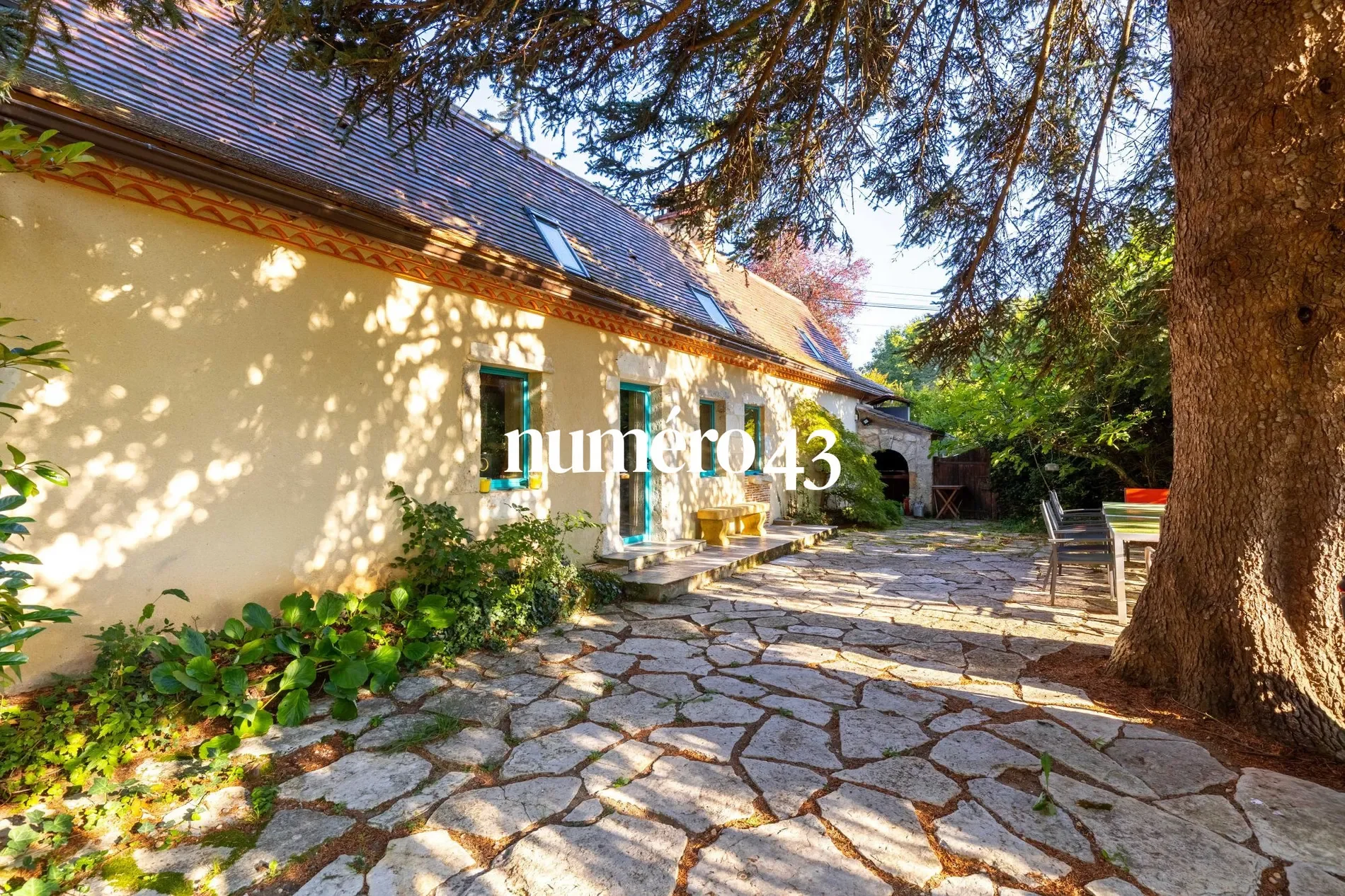Exterior photo 3